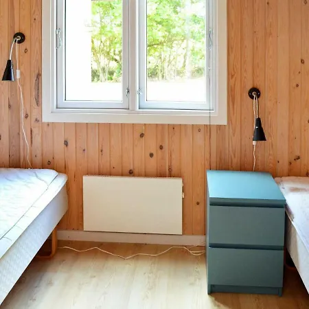 Three-bedroom Holiday In 5 *