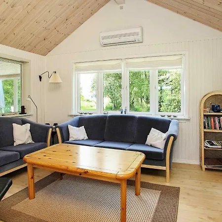 Three-bedroom Holiday In 5 Semesterbostad *
