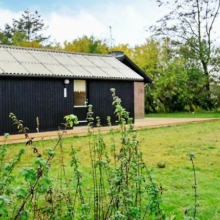 Three-bedroom Holiday In 5 * Roslev