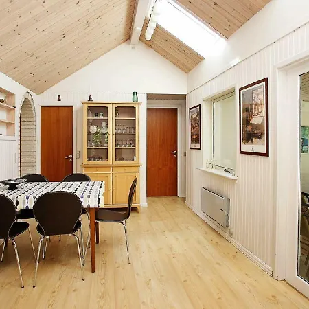 Three-bedroom Holiday In 5 Semesterbostad