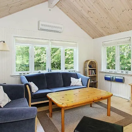 Three-bedroom Holiday In 5 Semesterbostad *