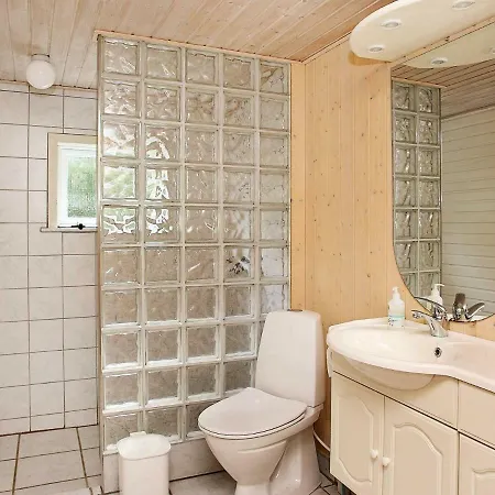Three-bedroom Holiday In 5 Semesterbostad *